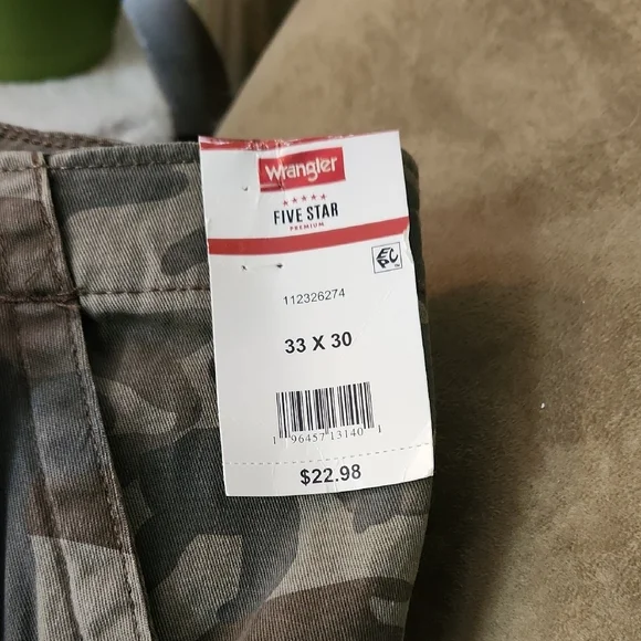 NWT Wrangler Camouflage Cargo Pants-Size 33x30 - Picture 3 of 5